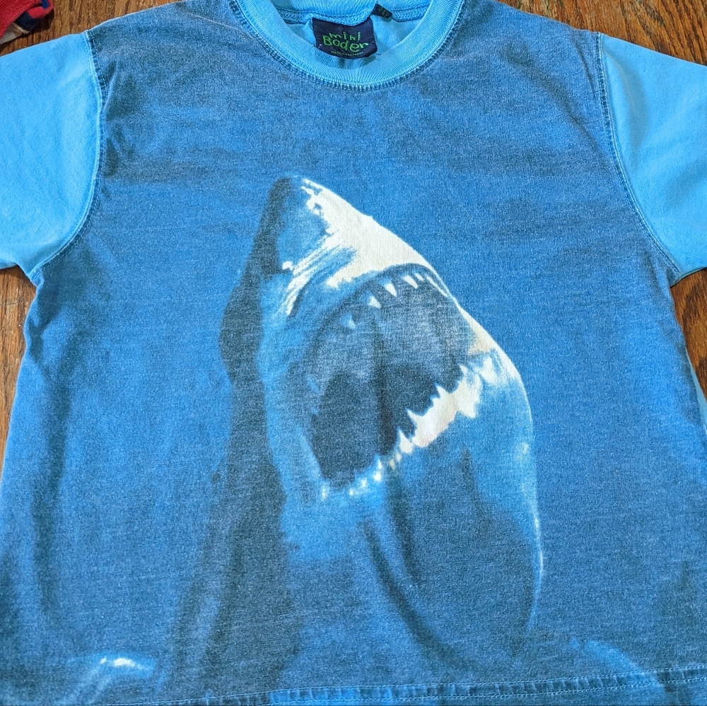 Mini boden 3-4 shark shirt